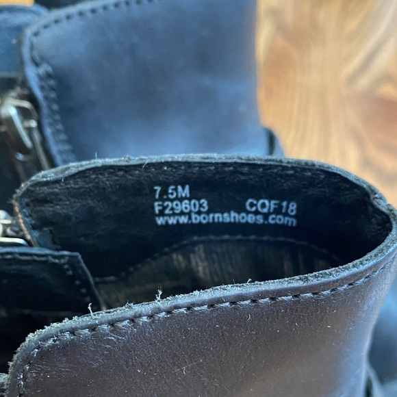 Black leather Born ankle boots, size 7.5. Excellent, barely worn condition. - Picture 7 of 12